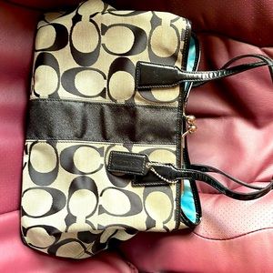 Coach handbag in a great condition.